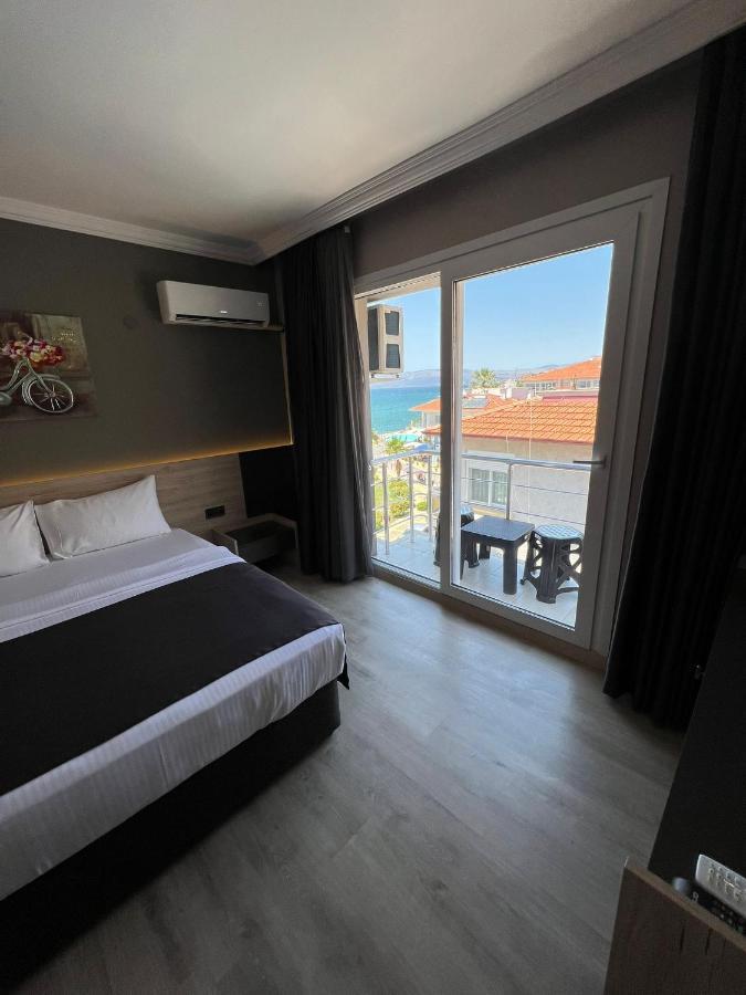 Grand Faik Hotel Çeşme Esterno foto