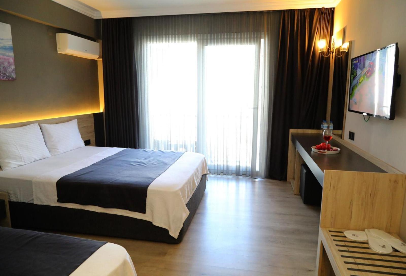 Grand Faik Hotel Çeşme Esterno foto