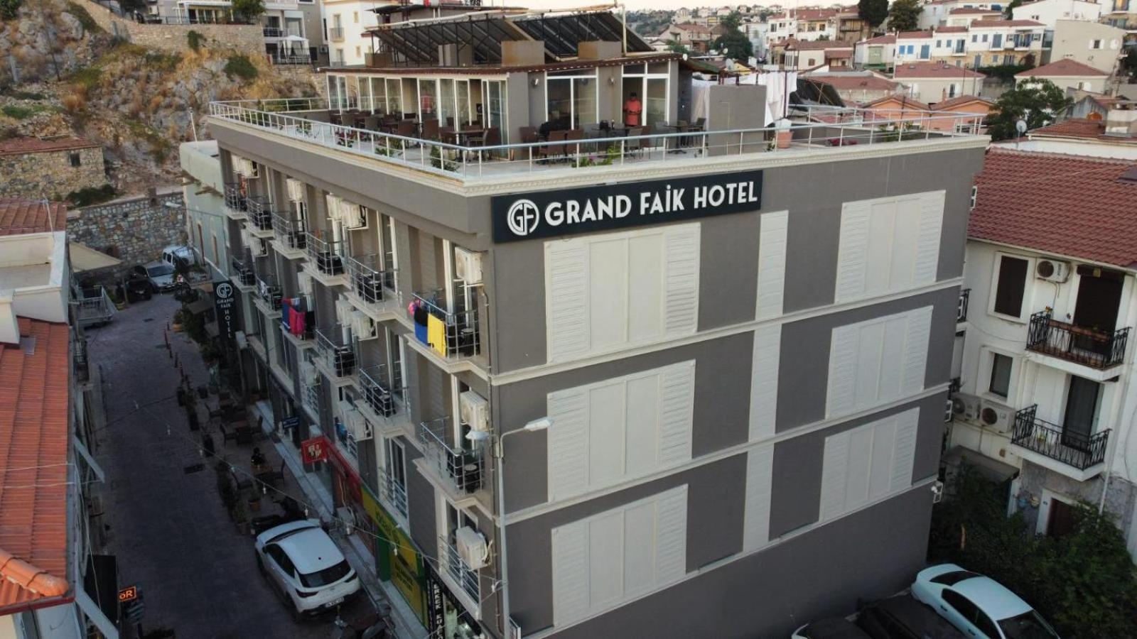 Grand Faik Hotel Çeşme Esterno foto
