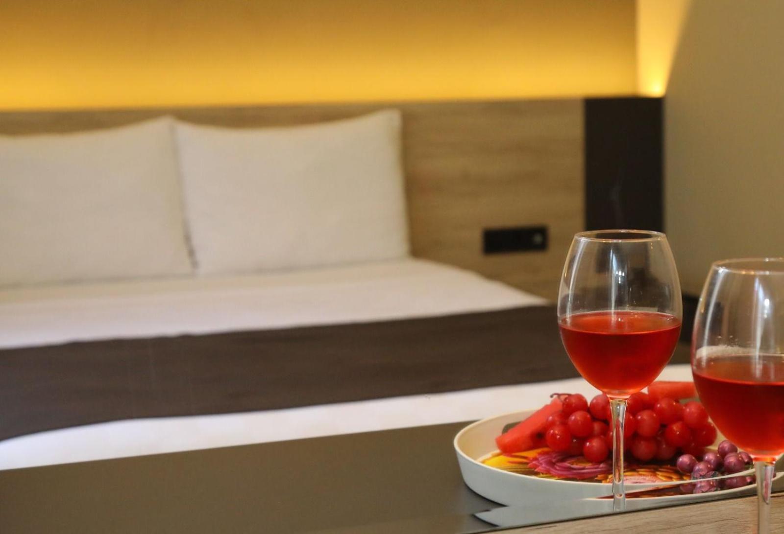 Grand Faik Hotel Çeşme Esterno foto
