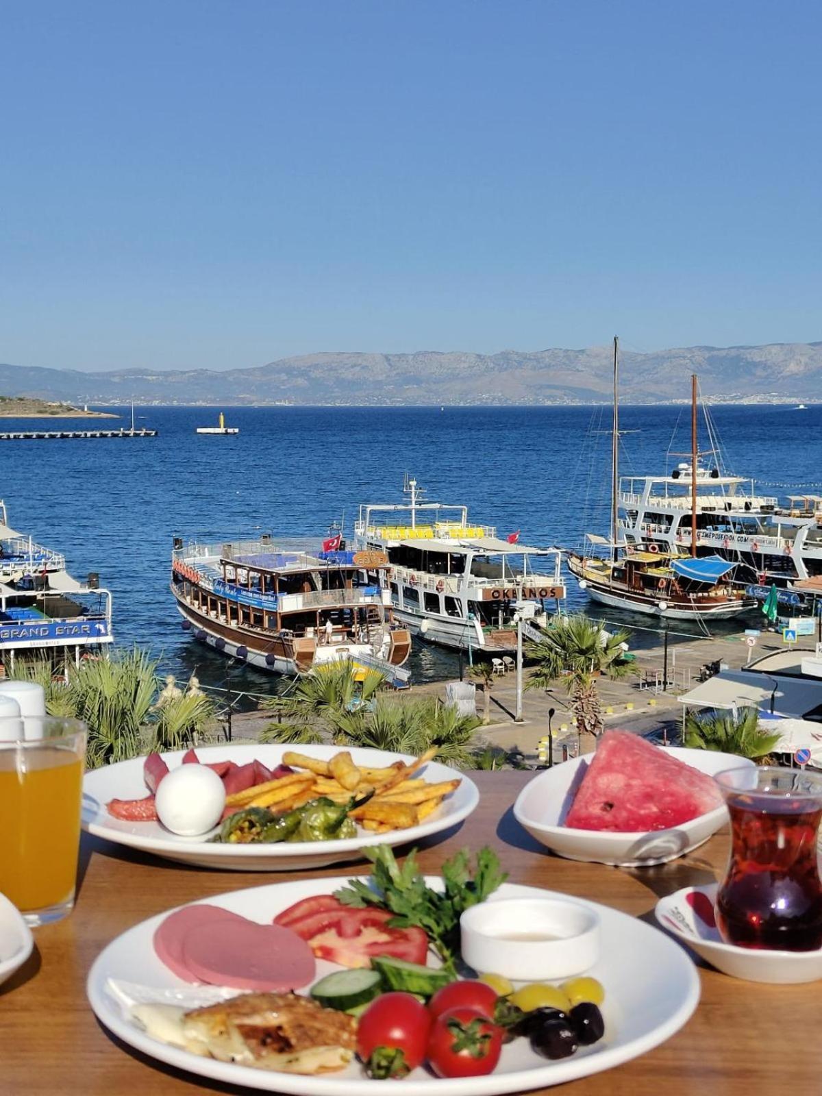 Grand Faik Hotel Çeşme Esterno foto