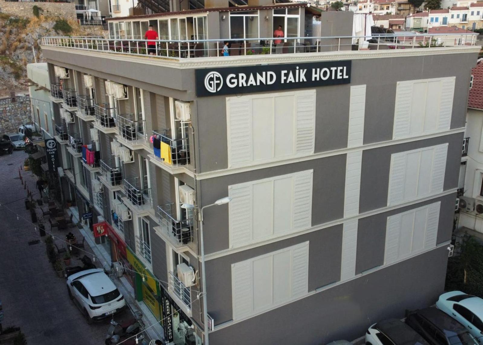 Grand Faik Hotel Çeşme Esterno foto