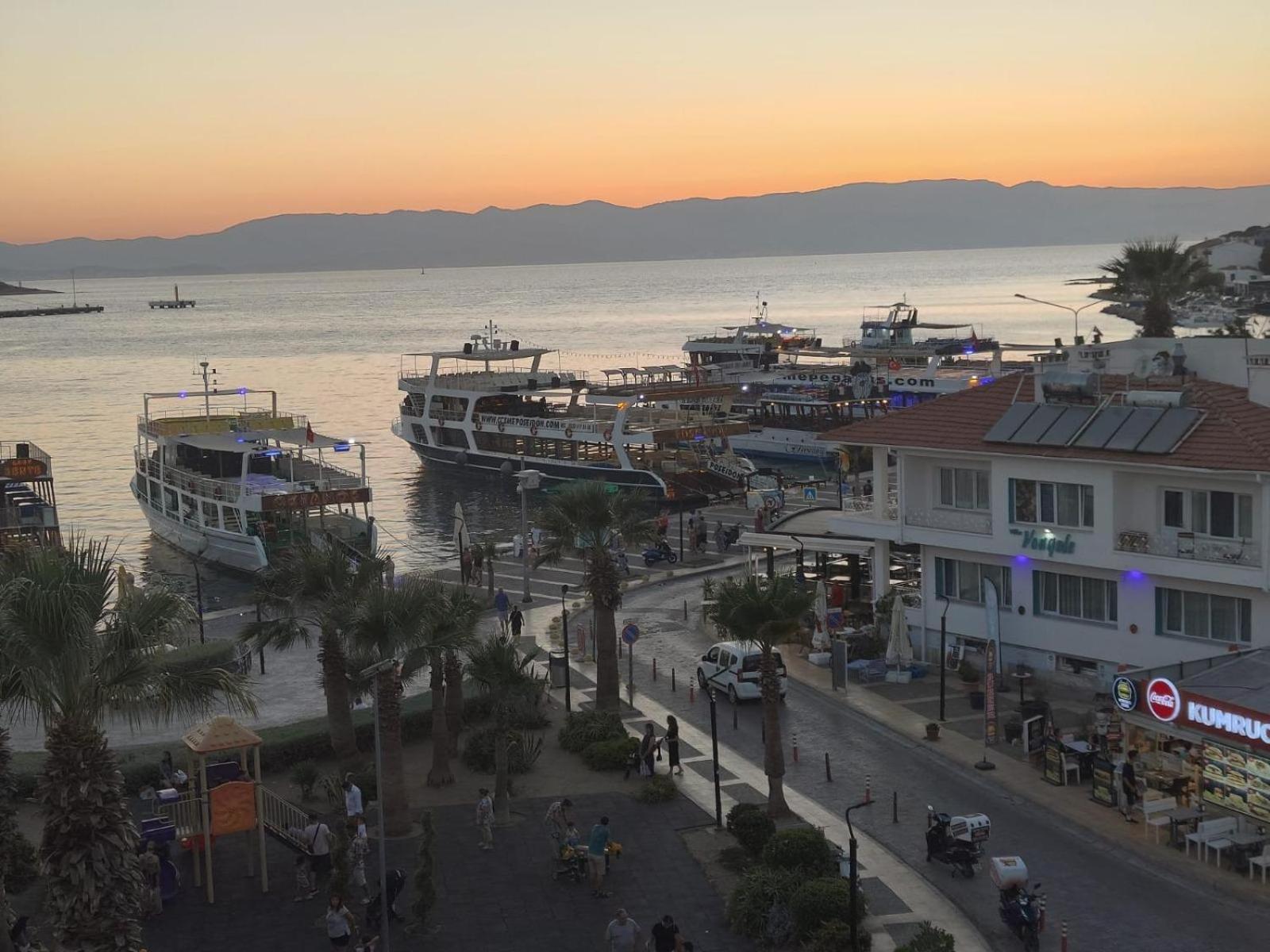 Grand Faik Hotel Çeşme Esterno foto