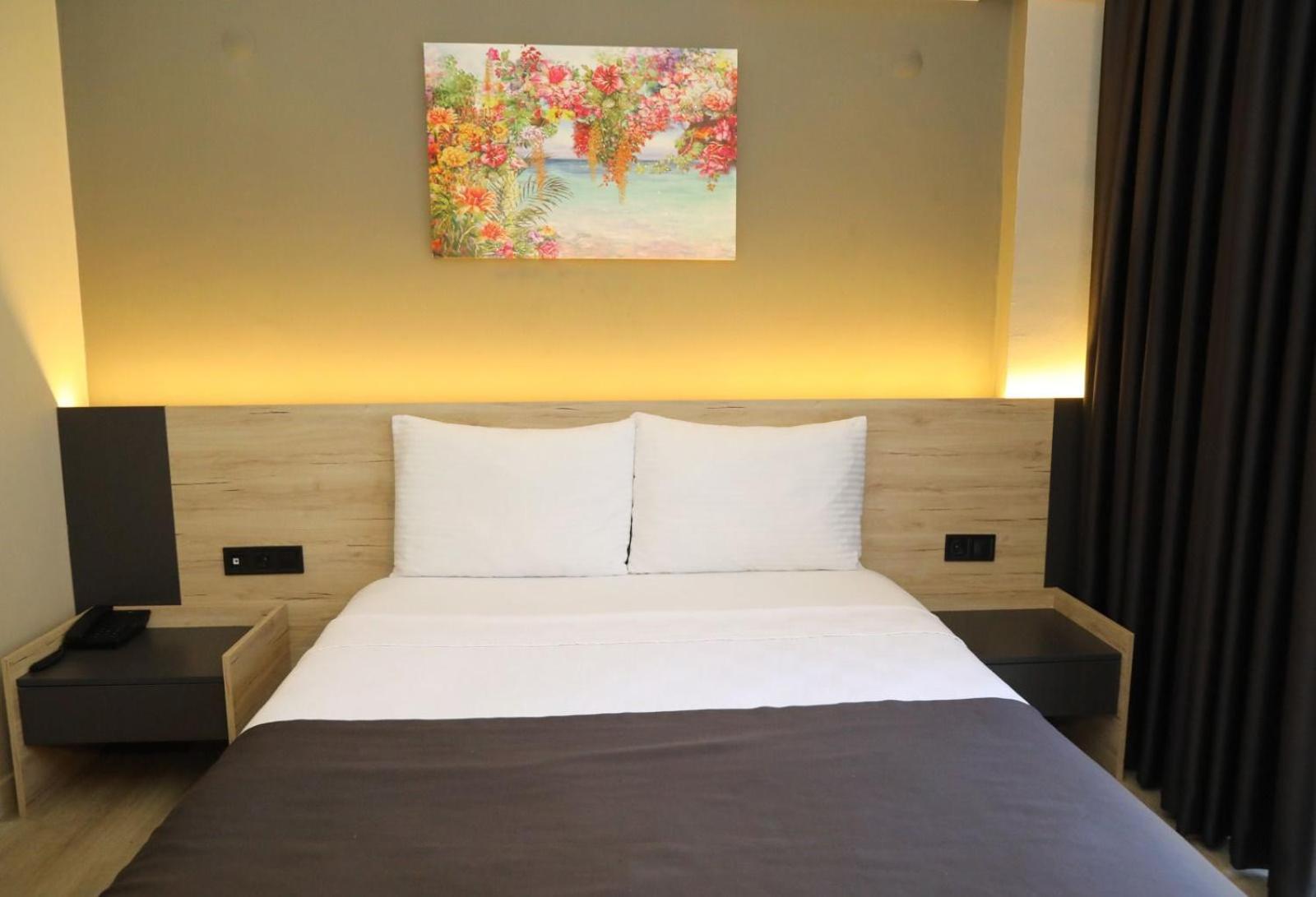 Grand Faik Hotel Çeşme Esterno foto